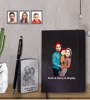 Kişiye Özel Yılbaşı Aile Karikatürlü Siyah Defter Kalem Çakmak Hediye Seti Model-1 (Model 1)