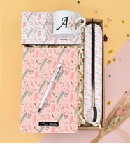 Kişiye Özel Beyaz Touch Pen& Tüy Tasarımlı Defter& Tüy Tasarım Desenli Tütsülük& Harf Baskılı Fincan& Fincan Altlığı Hediye Seti