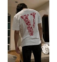 V Harfli Öpücük Kiss Design Tişört (Beyaz)