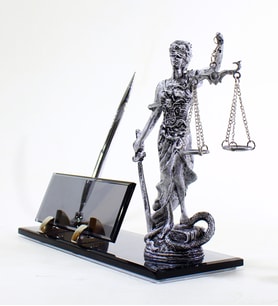 Kişiye Özel Tasarım Kalemli Hakim Savcı Avukat Premium Cam Masaüstü İsimlik Adalet Heykelli - Avukat İsimlik – Ofis
