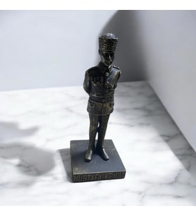 Mustafa Kemal Yazılı Atatürk Büstü - Bronz Görünümlü - Özel Tasarım Atatürk Biblosu