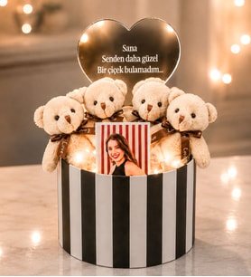 Kişiye Özel Fotoğraflı Pleksi Kalpli Krem Peluş Ayıcık Buketi