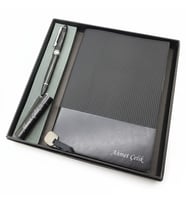 Signator® Codex  N372 Kişiye Özel Defterli Set - İsme Özel Siyah Kalem + İsme Özel Siyah Defter + İsme Özel Çakmak  İsme Özel Kutusunda Hediyelik Set (Karışık)