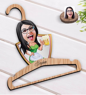 BK Gift Kişiye Özel Kadın Karikatürlü Standart Boy Ahşap Elbise Askısı-30