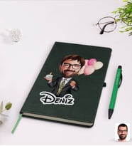BK Gift Kişiye Özel Erkek Doğum Günü Karikatürlü Yeşil Termo Deri Defter Kalem Seti Model 3