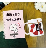 Kişiye Özel Fotoğraflı Konuşan Ajanda Ve Kupa Hediye Seti - Sütü Çilekli Seni Sürekli Tasarımlı Sevimli Sevgili Hediyesi