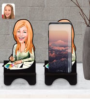BK Gift Kişiye Özel Kadın Grafik Tasarımcı Karikatürlü Ahşap Biblo Telefon Standı-1