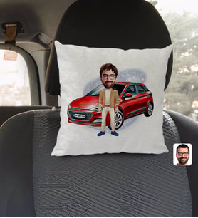 BK Gift Kişiye Özel Plakalı Erkek Hyundai İ20 Karikatürlü Kare Araç Koltuk Yastığı-1