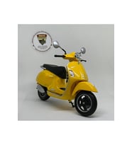 Vespa GTS Super 1:12 Diecast Scooter Model Oyuncak – Lisanslı Metal Maket & Koleksiyon (Sarı)
