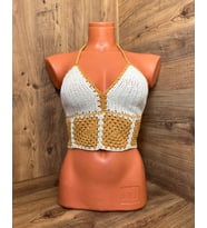 Floky El Yapımı Granny Kareli Crop – Bal & Vanilya Serisi (Hardal-Beyaz)