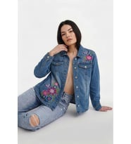 Kadın Çiçek Nakışlı Likralı Mavi Denim Ceket