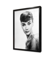 Siyah Beyaz Audrey Hepburn Çerçeveli Cam Tablo