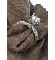 Swarovski taşlı gümüş kalp detayli tek taş yüzük
