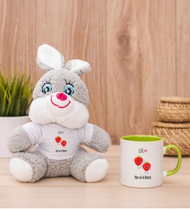 Kişiye Özel Sevimli Çilekler Peluş Tavşan ve Yeşil Kupa