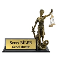 Kişiye Özel Tasarım Cam Masaüstü İsimlik - Ofis İsimlik - Masalık – Masa İsimliği – Ofis İsimliği – Yönetici İsimliği – Kişiye Özel Hediye – Themis Adalet Heykeli İsimlik