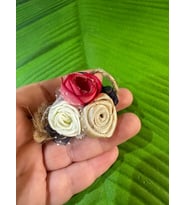5X4 CM TASARIM 3 GÜLLÜ YAKA İĞNESİ TÜRBAN GİYİM AKSESUARI BROŞ (Kırmızı)
