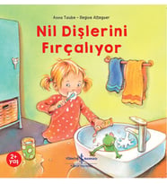Nil Dişlerini Fırçalıyor