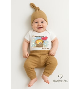 BABYDEN’S Dayısının Aslanı Baskılı 3’lü Kısa Kol Bebek Takımı – %100 Pamuk Body, Ribana Pantolon & Bere (Kahverengi)
