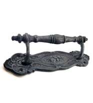 Antika Tarz Dekoratif Pirinç Çiçekli Yan Çekme Kapı Kolu - 240x62 mm, Oksit