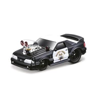 Muscle Machines 06 - 1993 Ford Mustang SVT Cobra Model Araba 1/64