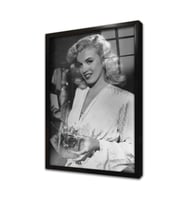Marliyn Monroe Doğum Gününden Çerçeveli Cam Tablo