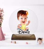 BK Gift Kişiye Özel Bebek Karikatürlü Yuvarlak Ahşap Standlı Biblo-1