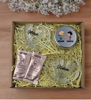 BK Gift Kişiye Özel İsimli 2’li Cam Kahve Fincanı & Türk Kahvesi & Gümüş Metal Kutuda Kokulu Mum Hediye Seti-2, Sevgiliye Hediye, Yıl Dönümü Hediyesi