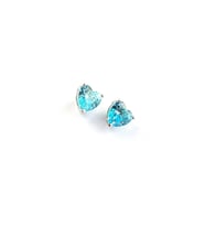 Sky Diamond Blue Aquamarin Taşlı Minimal Kalp Küpe