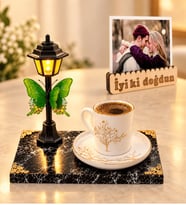Kişiye Özel Fotoğraflı Sokak Lambalı Hayat Ağacı Porselen Kahve Fincanı İyi Ki Doğdun Doğum Günü