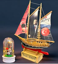 Kişiye Özel Led Işıklı Ahşap Gemi Maketi ve Panda Biblolu Fanus Hediye Seti (Model 6)