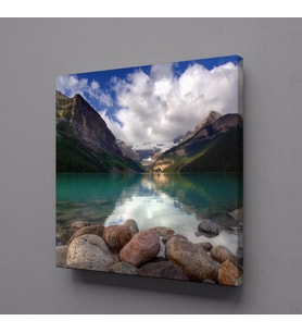 DAĞLAR ARASINDAKİ AKARSU KANVAS TABLO 30x30cm (Karışık)