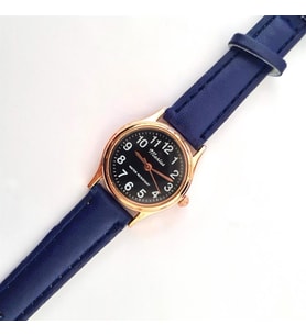 Marlas Vintage Kadın Kol Saati, Retro Tasarım, Yuvarlak, Rose Gold Kasa, Siyah Kadran, Mavi Deri Kordon, Kolay Kullanım