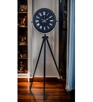 Midnight Black Tripod Ayaklı Saat (Standart)