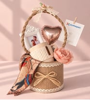 Ng Gifts Premium Dantel Detaylı Silindir Sepette Örgü Kılıflı Kupa, Kişiye Özel Fotoğraflı Çerçeve ve Fular Hediye Seti