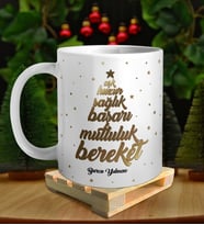 Kişiye Özel İsimli Yılbaşı Yıldız ve Güzel Dilek Tasarımlı Beyaz Kupa ve Ahşap Palet Altlığı Hediyeli Kupa Bardak oh1206