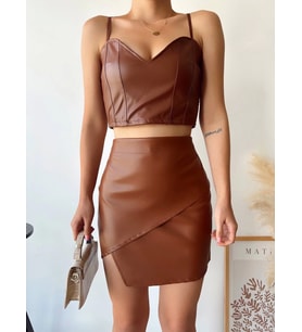 Kapaklı asimetrik model deri etek kahve