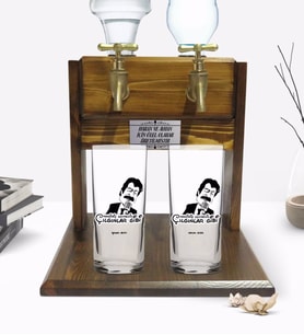 BK Gift Kişiye Özel Renkli Baskılı Hangimiz Sevmedik Çılgınlar Gibi Silüet Tasarımlı İkili Rakı Bardağı ve Çift Musluklu Doğal Ahşap Rakı Standı-1 (Model 1)