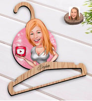 BK Gift Kişiye Özel Kadın Youtuber Karikatürlü Standart Boy Ahşap Elbise Askısı-2