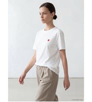 LCW Comfort Beyaz Bisiklet Yaka Kalp Nakışlı Kadın Tişört
