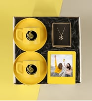 2'li Baskılı Renkli Fincan & Kişiye Özel İnstagram Çerçevesi & Kar Tanesi Gold Kolye Hediye Seti