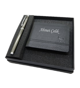 Kişiye Özel Cüzdan ve Kalem Seti  Scrikss Titanyum Kalem + Hakiki Deri & El İşciliği Cüzdan Seti  İsme Özel Hediyelik Set (Karışık)
