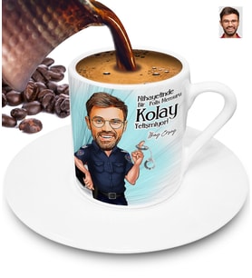 Nihayetinde Polis Kolay Yetişmiyor Kişiye Özel Karikatürlü Türk Kahvesi Fincanı (Beyaz)