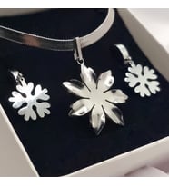 ALC Collection Kar Tanesi Küpe Ve Çiçek Kolye Tasarım Orijinal Çelik Set Takım