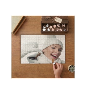 Beyaz Şapkalı Güzel Kadın Tasarımı 240 parça Ahşap Puzzle Ahşap Kutuda MP00587