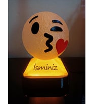 Kişiye Özel Hediyelik Isimli Kalpli Öpücük Emoji Dekoratif Led Lamba - Adaptörlü (Amber)