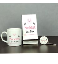 Modelist Üçlü Set (Kupa + Telefon Standı + Anahtarlık)