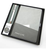 Signator® Codex  N181 Kişiye Özel Defterli Set - İsme Özel Beyaz Kalem + İsme Özel Gri Defter + İsme Özel Gümüş Çakmak  İsme Özel Kutusunda Hediyelik Set (Karışık)