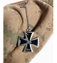 Swastika Cross Siyah Mineli Eskitme Kolye