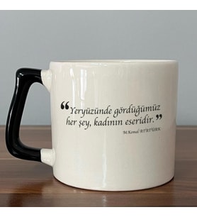 Yeryüzünde Gördüğümüz Her Şey, Kadının Eseridir Baskılı Siyah Kulplu D Kupa