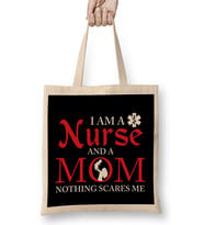 I Am a Nurse And a Mom Nothing Scares Me Nursing Bez Çanta Uzun Saplı